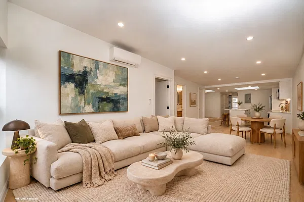 Living room, photo 2