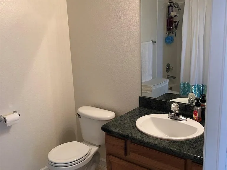 15555 E 40th Ave #2 — Photo 8