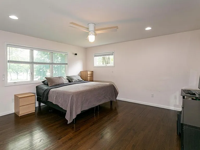 2 Monument Pl — Photo 14