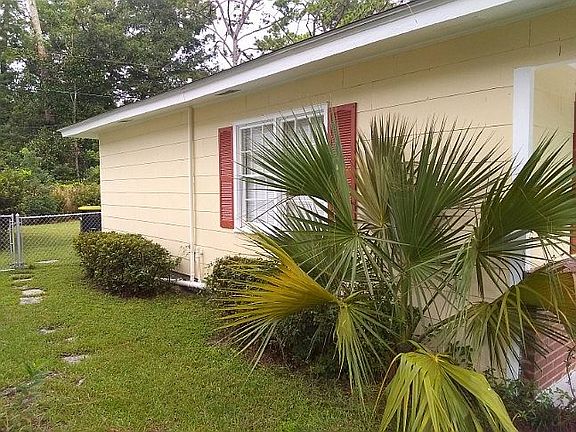 3rd image of 2315 Laroche Ave