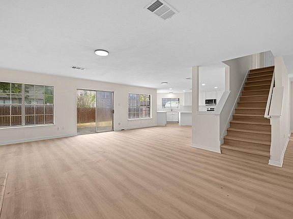 4th image of 1181 Forest Bluff Trl