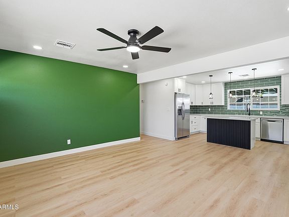 3rd image of 3327 W WETHERSFIELD Road