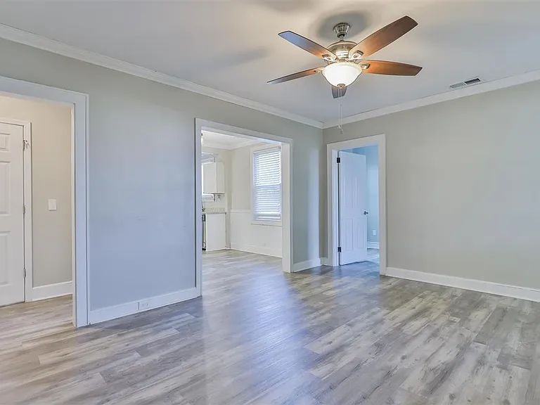 305 Virginia St — Photo 9