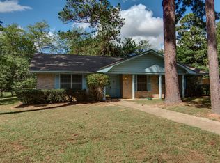 901 Elaine Dr, Wake Village, TX 75501