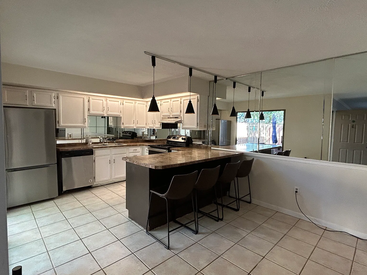 401 Redding Rd — Photo 3