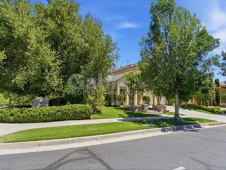 26882 Greenleaf Ct — Photo 3
