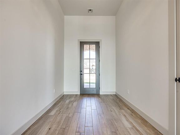 3rd image of 1614 Zayden Ln