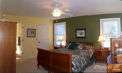 7Master Bedroom
