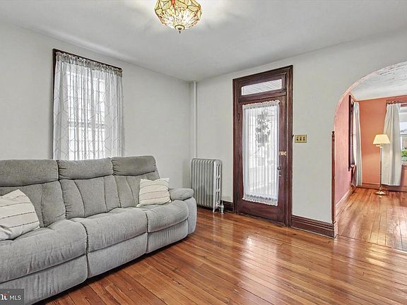 5th image of 321 E Middle St