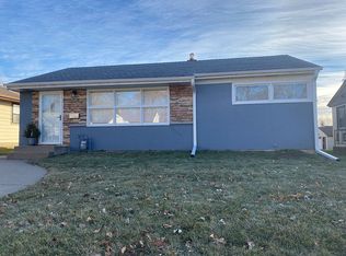 1586 Hoyt Ave E, Saint Paul, MN 55106