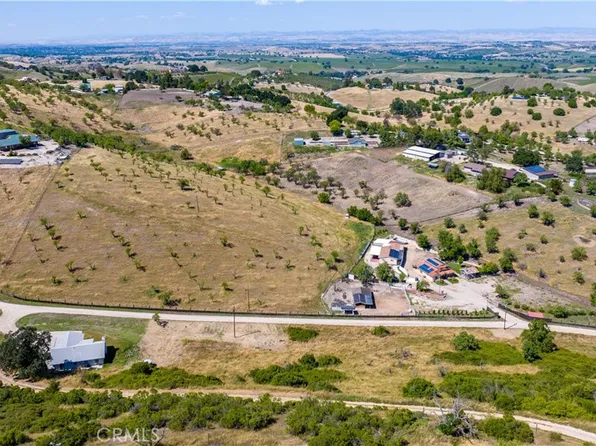 3890 Hillcrest Dr, Templeton, CA 93465
