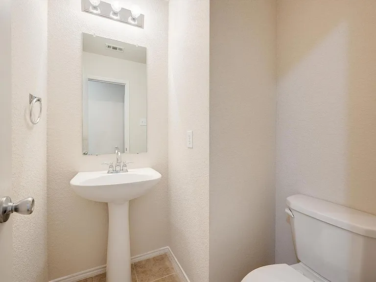 9208 Conestoga Dr — Photo 4