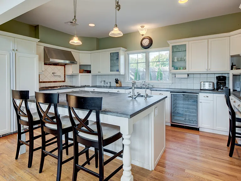 55 Cliff Rd — Photo 5