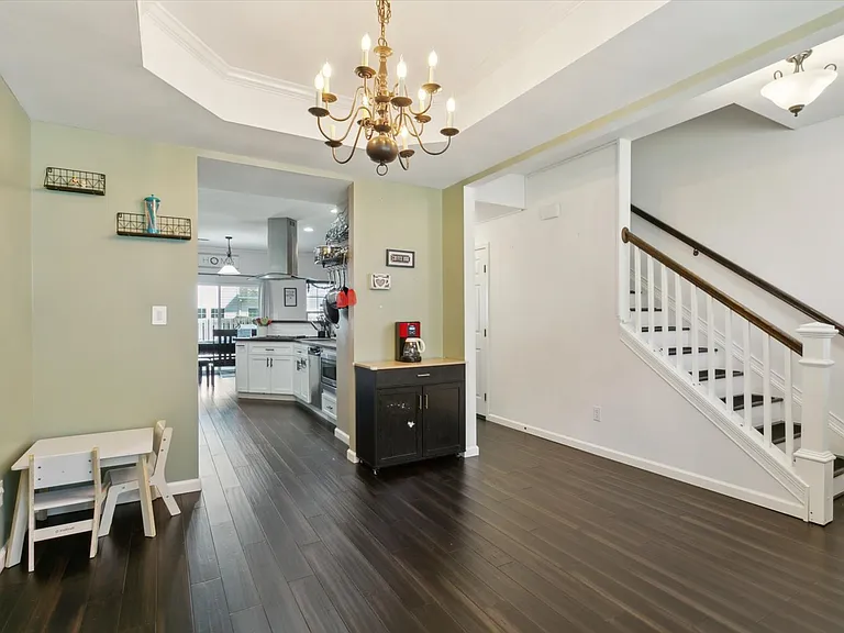 126 Brock St — Photo 9