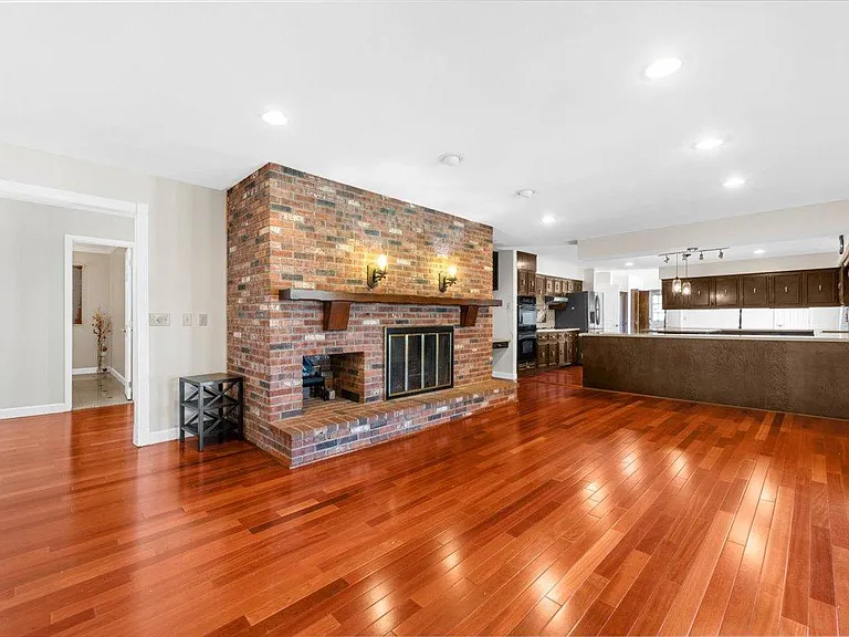 300 Old York Rd — Photo 11