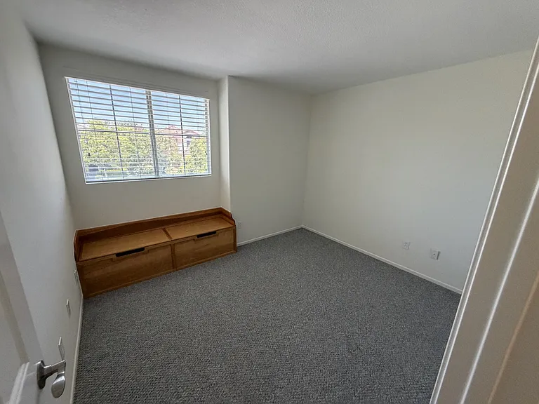 27814 Bloomfield Ct — Photo 12