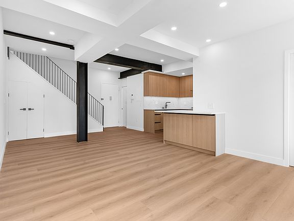 3rd image of 250 E 31st St #Penthouse