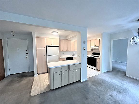 2nd image of 4230 Douglaston Pkwy APT 2A