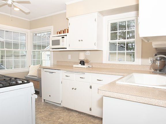 3rd image of 50 Harvey Ave