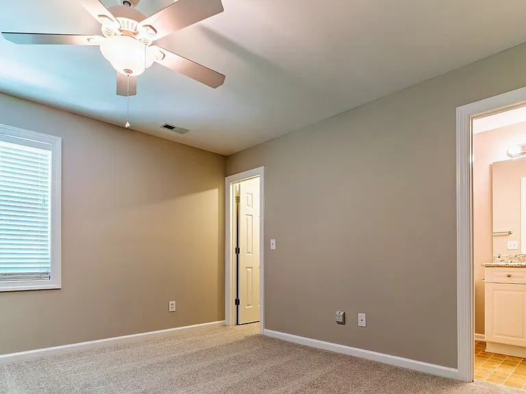 208 Sir William Ln — Photo 21