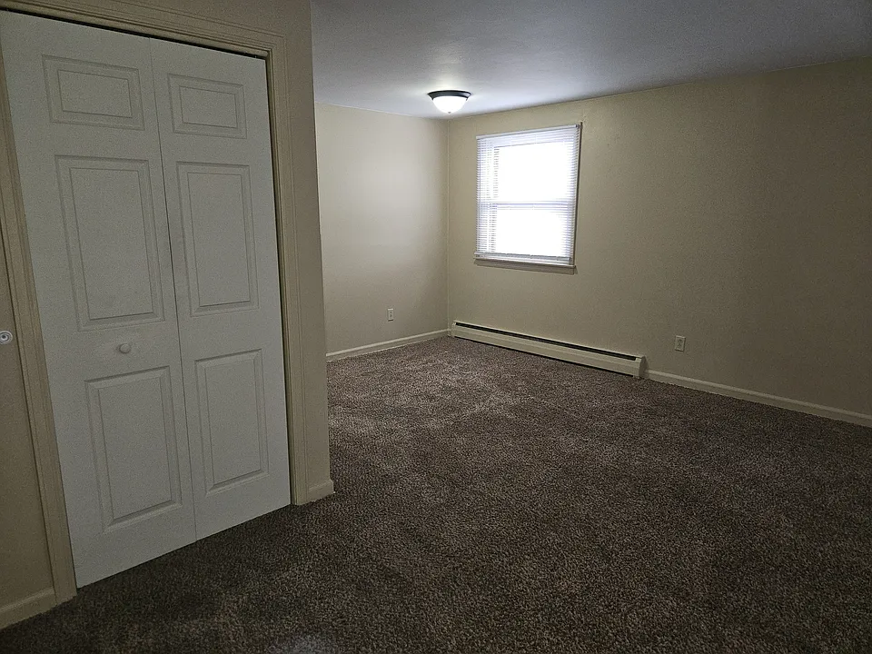 Living Room/Dining Area