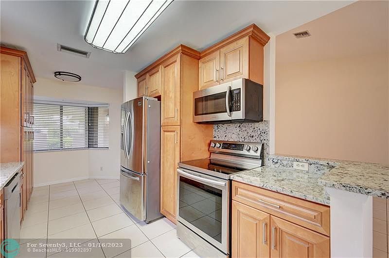1st image of 9436 Chelsea Dr N #9436