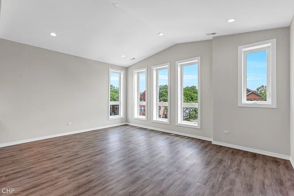 3 bed, 1600 sqft, $2,725 — Photo 2