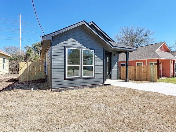 3rd image of 738 Chihuahua St