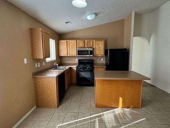 5th image of 850 Purple Aster Ave SW
