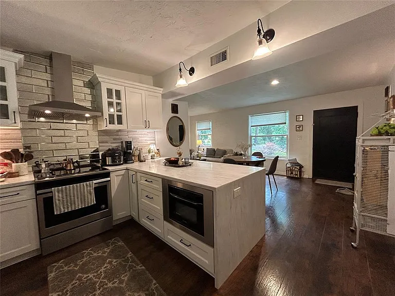 816 NE 9th Ave — Photo 7