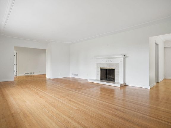 5th image of 1211 Chartwell Dr
