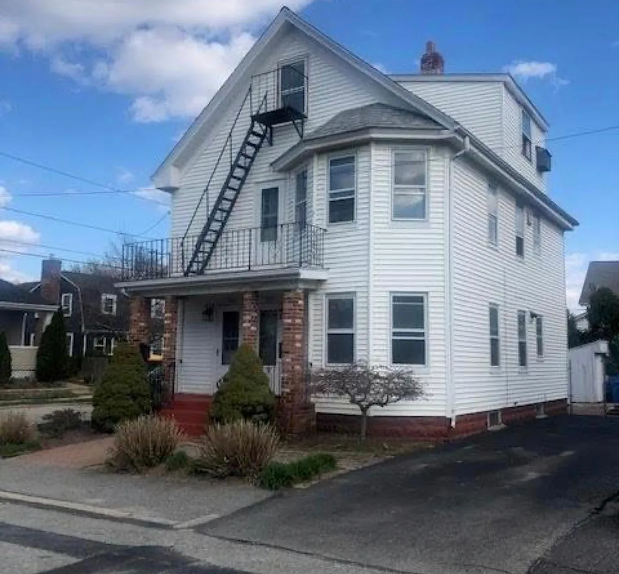 100 Julia St — Photo 1