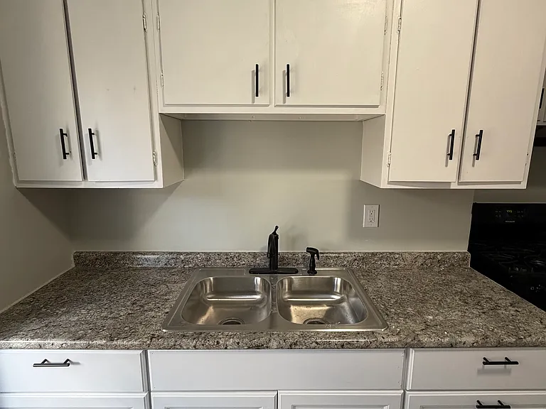 929 Thornhill Dr #2 — Photo 6