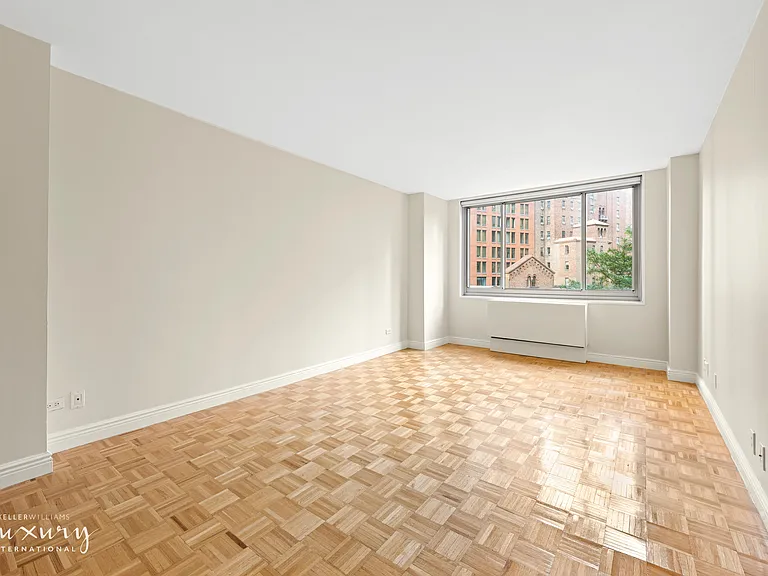 30 W 63rd St #6T — Photo 3