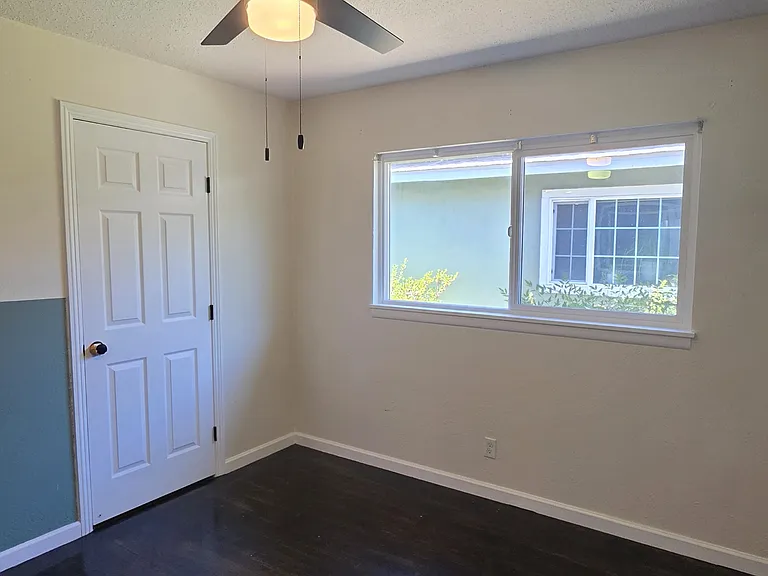 888 Glenn St — Photo 19
