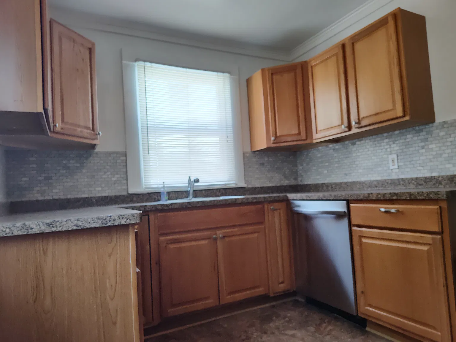 845 Post Ave — Photo 4