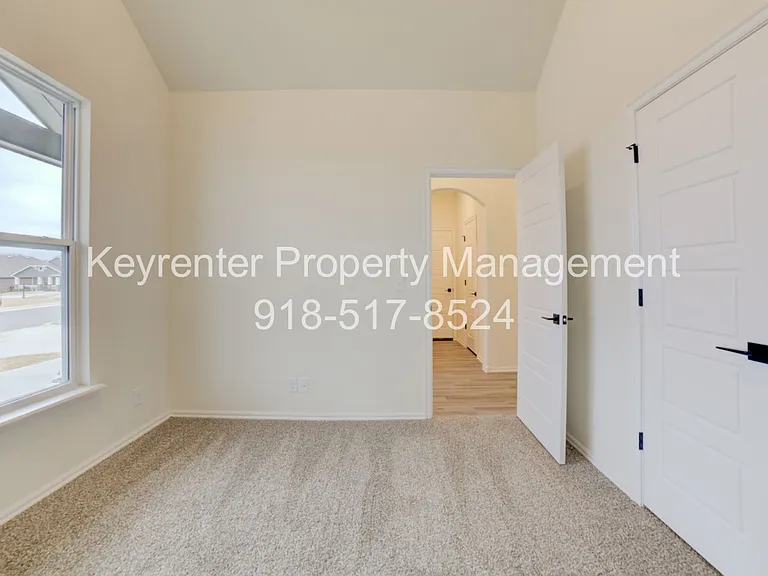 706 W 54th St — Photo 27