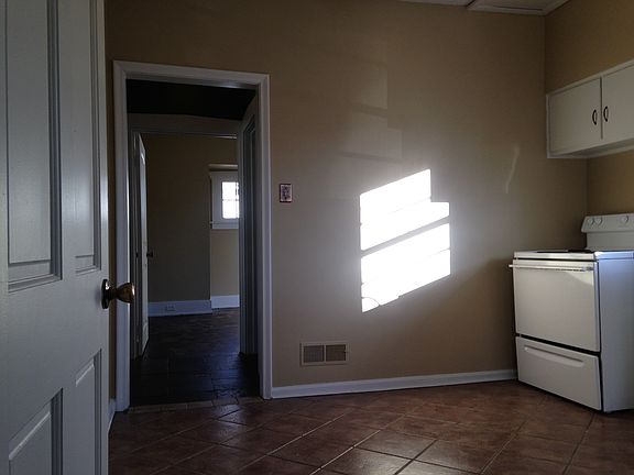 Lower Apt kitchen