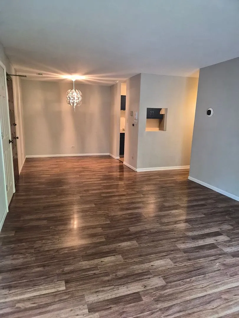 Private & Peaceful 2BR Condo in Wheaton — Photo 3