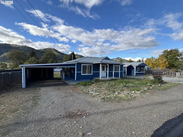 1021 Hill St, Myrtle Creek, OR 97457