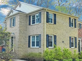 9445 Park Hunt Ct, Springfield, VA 22153