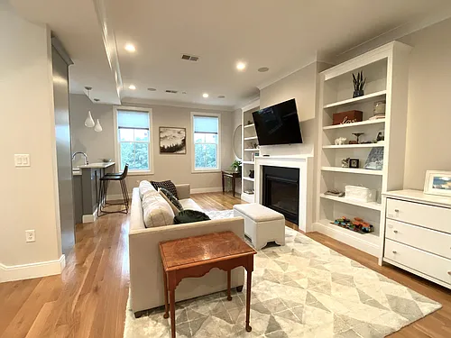 364 Bunker Hill St #3 Photo 1