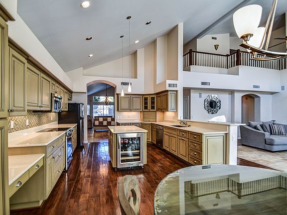 3rd image of 3139 E Wildwood Dr