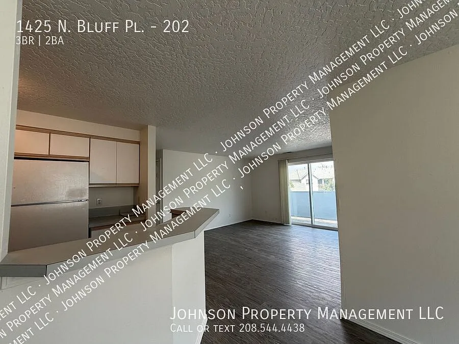 Boise 3 bed with garage between Bench and Downtown! Easy access to Boise Greenbelt and Ann Morris... — Photo 2