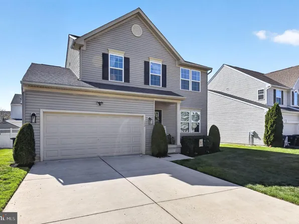 132 Redtail Hawk Cir, Sewell, NJ 08080