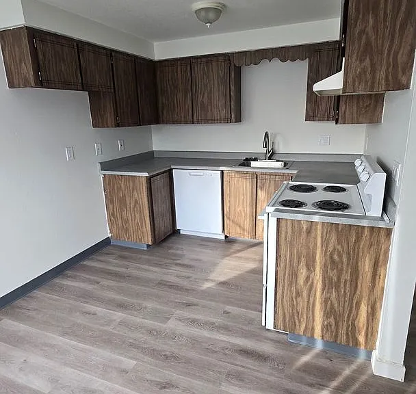 3103-3113 Brittany Dr — Photo 6