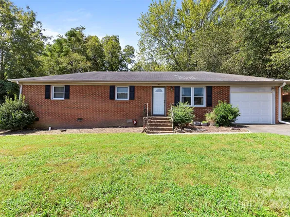 421 Smith Cir, Matthews, NC 28104
