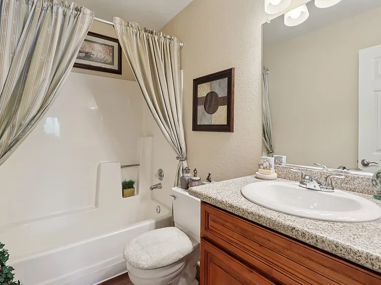 2 Bedroom 2 Bathroom Model (1,093 sqft.)

Primary Bathroom