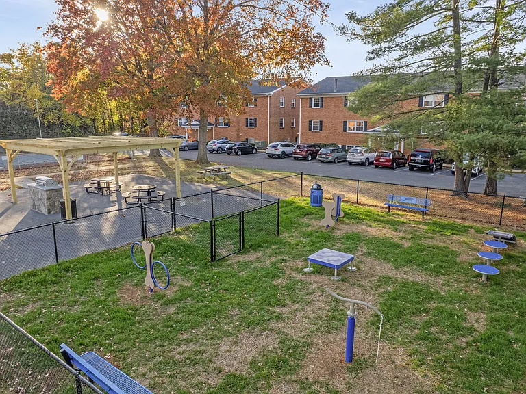 Summercrest Apartments — Photo 25