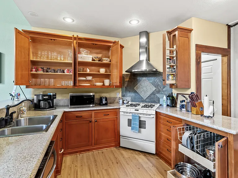 Fully equipped kitchen